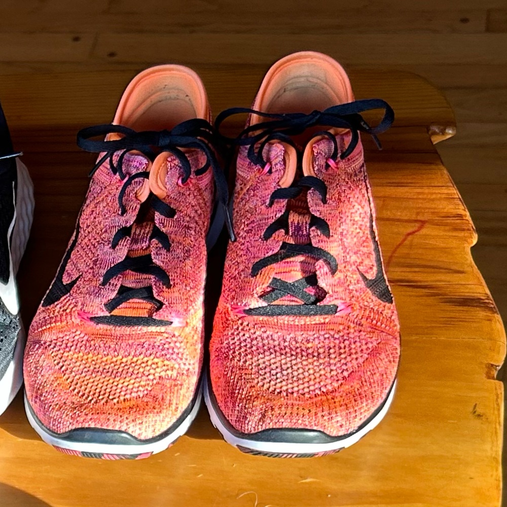 8.5 women’s Nikes